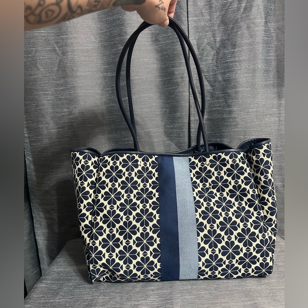 Kate Spade Large Tote in Jacquard and Blue Spade Florwer - Picture 2 of 7
